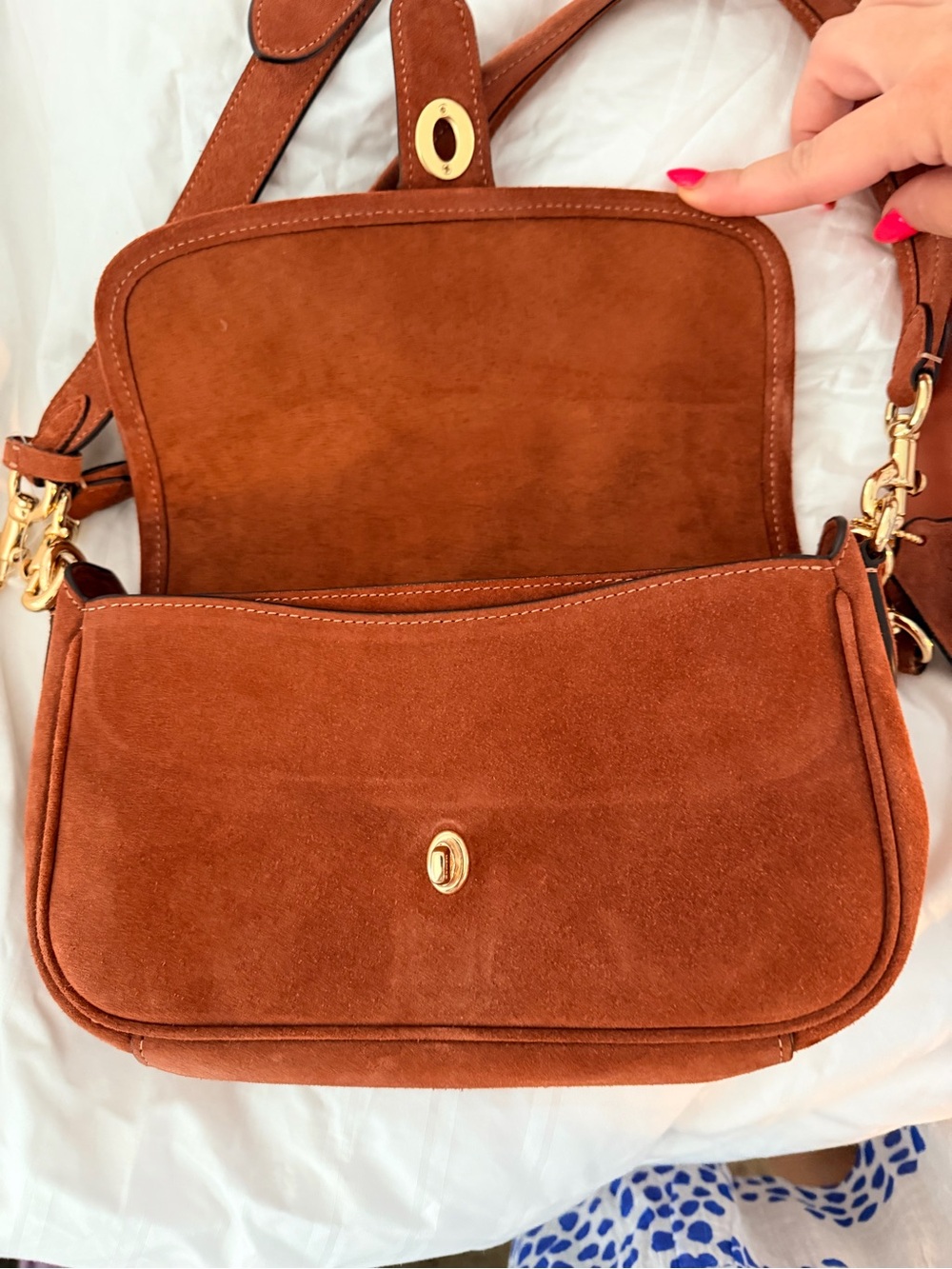 Coach Suede Turnlock Shoulder Bag in Chestnut Brown - Picture 2 of 4
